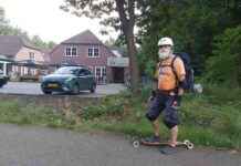 Super-opa crosst op longboard voor KiKa: Van noordelijkste naar zuidelijkste puntje Nederland news-26072024-100938