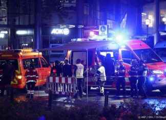 Drie doden en vijf zwaargewonden bij mesaanval in Solingen: dader spoorloos news-24082024-112404