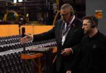 President Zelensky bedankt Amerikaanse arbeiders voor productie artilleriegranaten news-23092024-053509