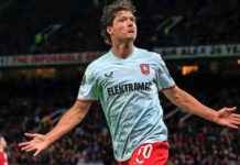 FC Twente speelt gelijk tegen Manchester United op Old Trafford in pijnlijke avond voor Erik ten Hag. news-26092024-004645