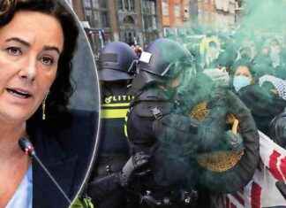 Waarom liep de herdenking van 7 oktober in Amsterdam uit de hand met tegendemonstranten? ‘Halsema toont geen zelflerend vermogen’ news-08102024-223132