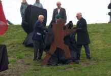 Monument onthuld in Westkapelle ter herdenking van 80 jaar bevrijding news-02112024-003230