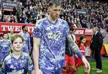 Ajax-spits Wout Weghorst begrijpt boze Twente-fans: ‘Je mag meerdere dromen hebben’ news-11112024-035711
