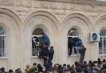 Nieuws: President van Abchazië weigert op te stappen na onrust news-16112024-061636