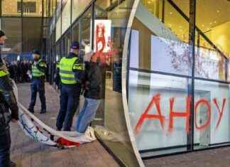 Onrust bij wapenbeurs Rotterdam: gevel beklad en demonstranten aangehouden news-21112024-123335