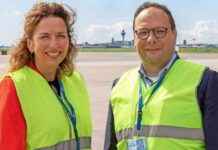 KLM-directeur laat microfoon openstaan na overleg piloten: ‘Ophouden met dit gezeik’ – Nieuws en Updates klm-directeur-laat-microfoon-openstaan-na-overleg-piloten-ophouden-met-dit-gezeik-nieuws-en-updates