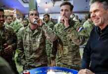 Premier Dick Schoof bezoekt Nederlandse militairen in Litouwen voor kerstlunch premier-dick-schoof-bezoekt-nederlandse-militairen-in-litouwen-voor-kerstlunch