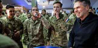premier-dick-schoof-bezoekt-nederlandse-militairen-in-litouwen-voor-kerstlunch