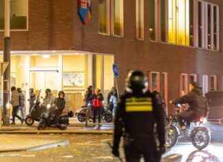 Nieuwe aanhoudingen na rellen op Plein ’40-’45 in Amsterdam nieuwe-aanhoudingen-na-rellen-op-plein-40-45-in-amsterdam