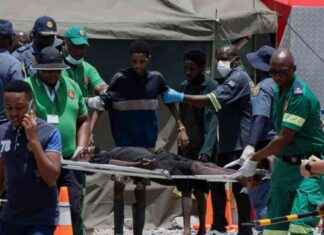 Politie Zuid-Afrika: Leider illegale goudmijn ontsnapt met hulp agenten politie-zuid-afrika-leider-illegale-goudmijn-ontsnapt-met-hulp-agenten