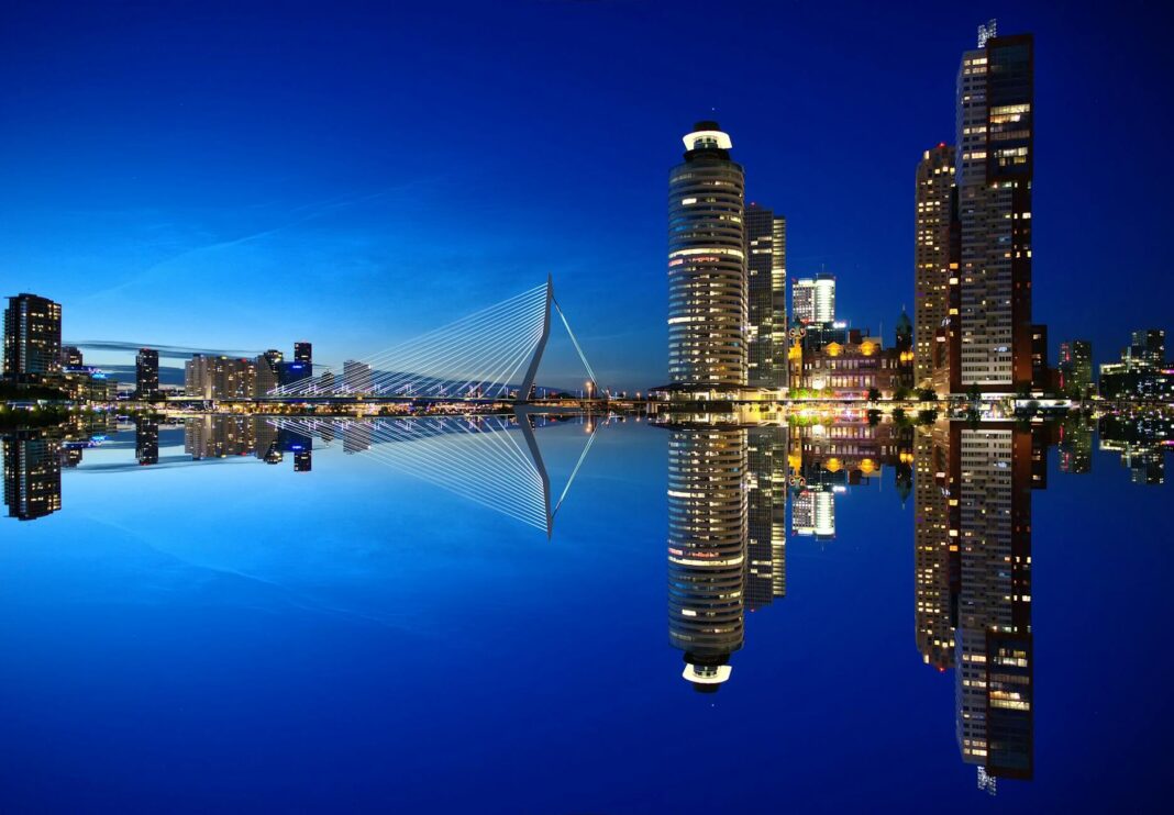 SS Rotterdam By Westcord: Een Historisch Scheepvaarticoon in Rotterdam
