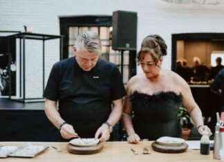 Afscheid van chef Jonnie Boer: vrienden en familie betuigen hun laatste eer in Zwolle afscheid-van-chef-jonnie-boer-vrienden-en-familie-betuigen-hun-laatste-eer-in-zwolle