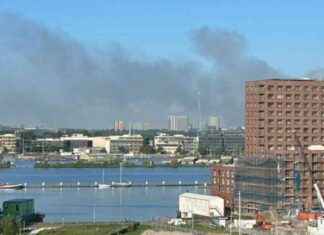 Brand op schrootvrachtschip in Amsterdam geblust na bijna twee dagen brand-op-schrootvrachtschip-in-amsterdam-geblust-na-bijna-twee-dagen