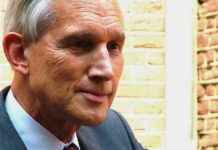 Voormalig minister van Buitenlandse Zaken krijgt zes maanden rijverbod voor aanrijden van 14-jarig meisje voormalig-minister-van-buitenlandse-zaken-krijgt-zes-maanden-rijverbod-voor-aanrijden-van-14-jarig-meisje